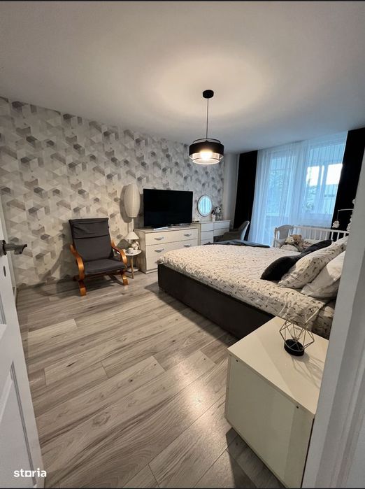 De vanzare apartament cu 3 camere, 2 balcoane, renovat, zona Pascal