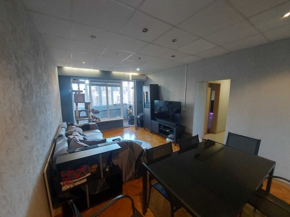 Тристаен апартамент за продажба в кв. Струмско, гр. Благоевград