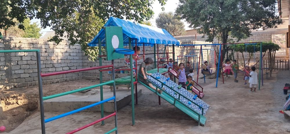 SROCHNI! UY SOTILADI! 50o'rinli bog'cha, issiqxona va do'konlari bilan