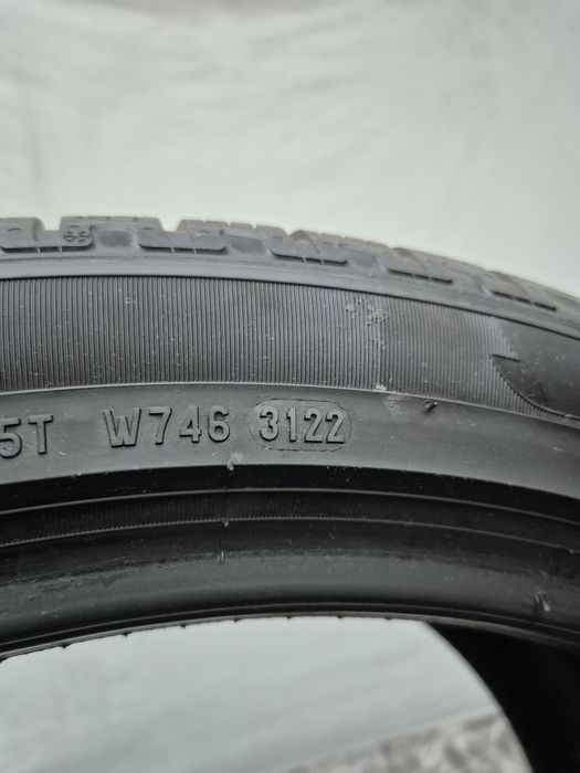 2бр 305 35 21 Pirelli Зимни - 22г