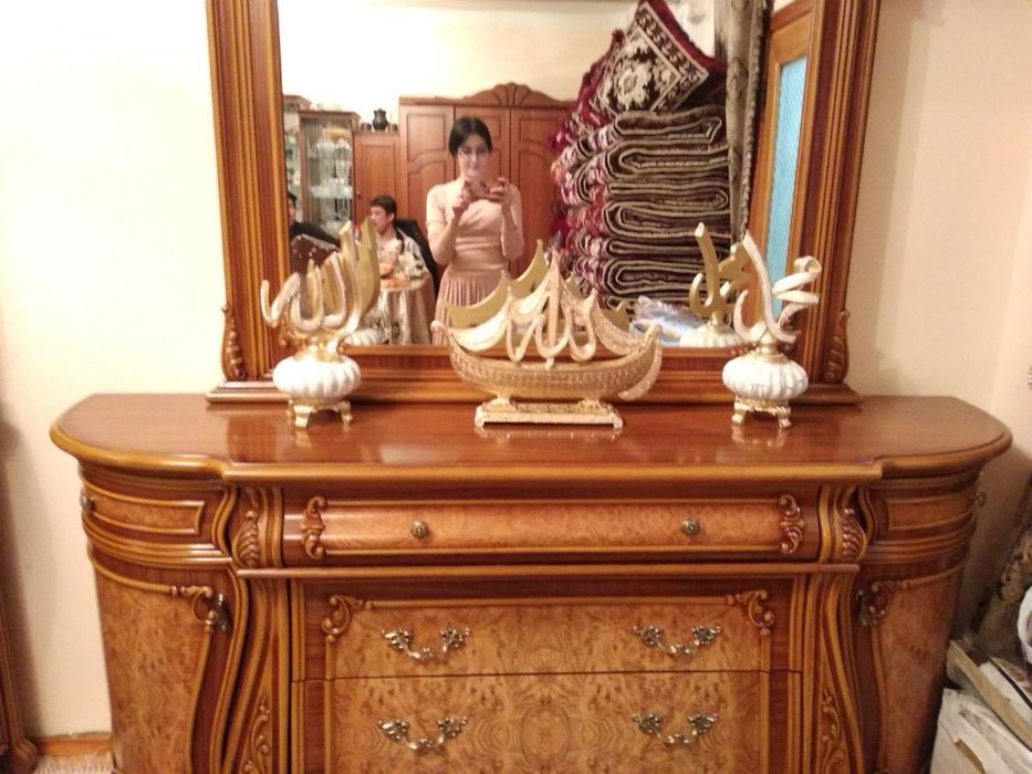 Продается комод с зеркалом