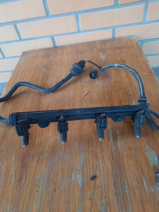 Продам Топливный рейка