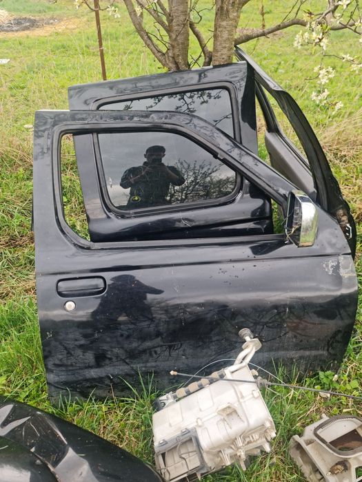 Vând usi nissan navara d40 și d22