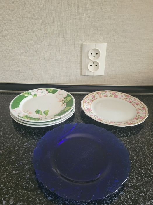 Продам тарелки обычные и глубокие