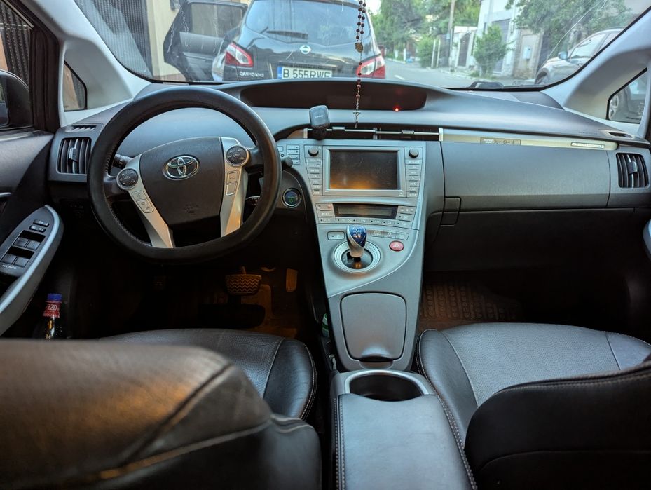 Toyota prius plug-in hybrid