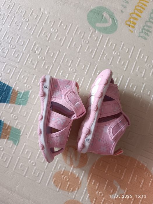 Продам сандали для девочки