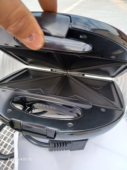 Vând  aparat Sandwich