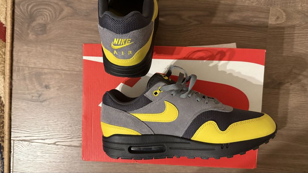 NIKE AIR MAX 1 ESS Anthracite/ Bright Citron-Smoke Grey-Black