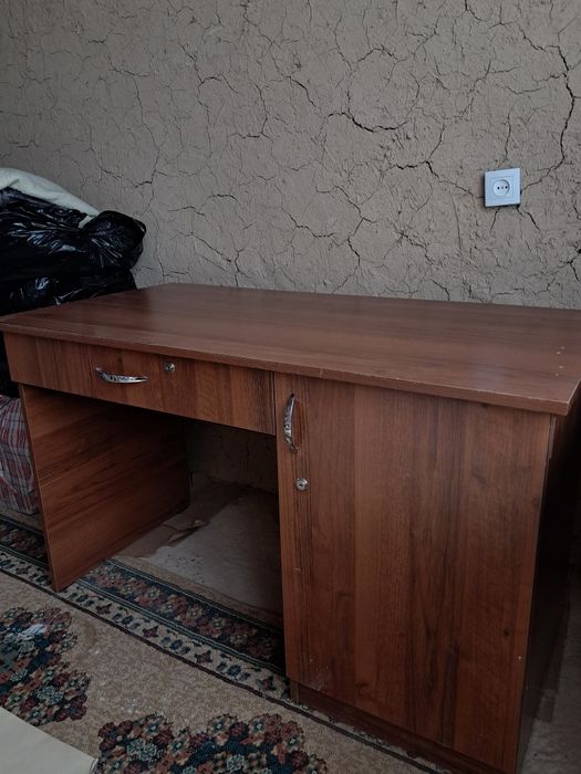 Офисный стол срочно сатылады