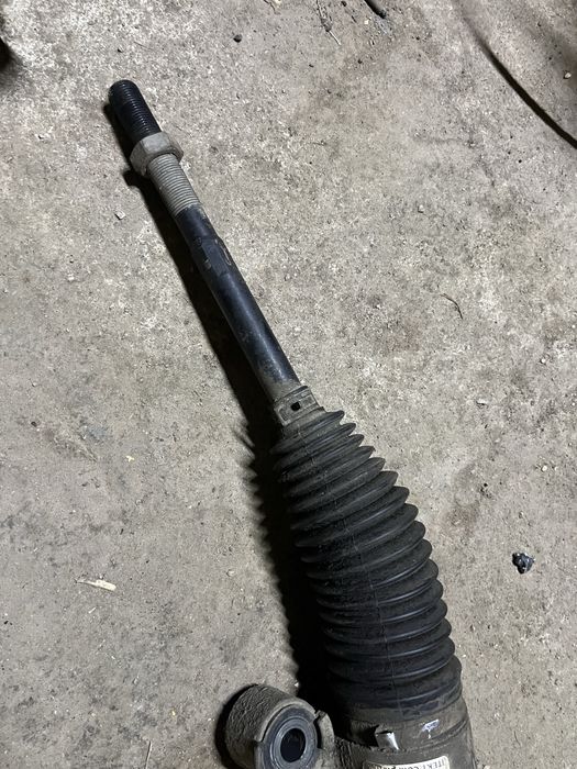 Продам рулевую рейку на mazda 3bk