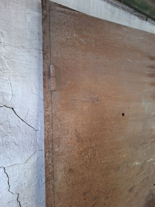 Продам железную дверь