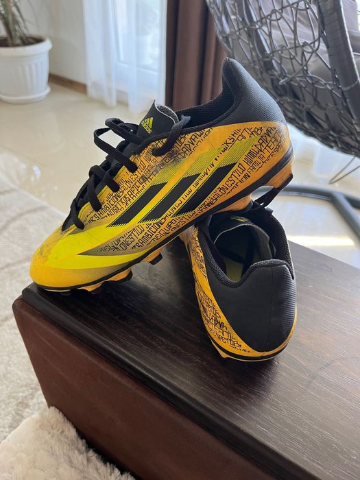 Детски футболни обувки