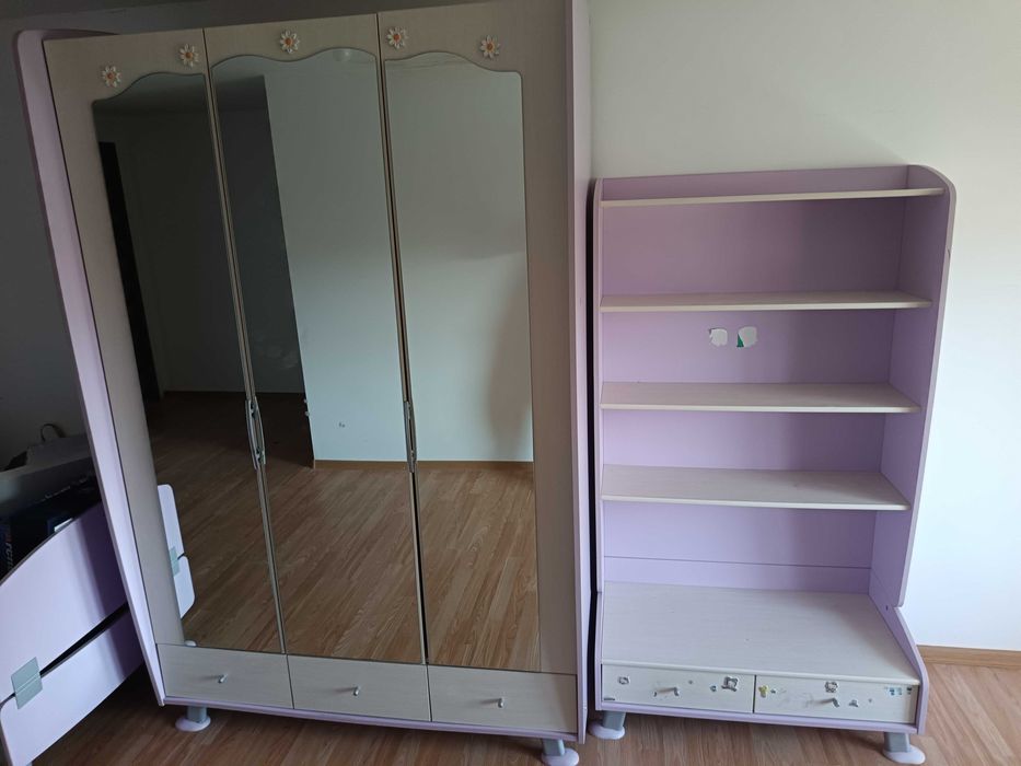 Обзавеждане за детска стая - легло, трикрилен гардероб и етажерка