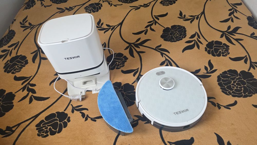 Aspirator robot cu funcții