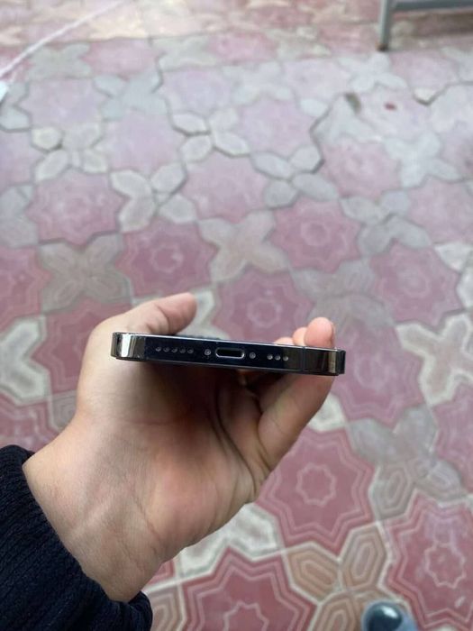 Iphone 12 ideal holatda