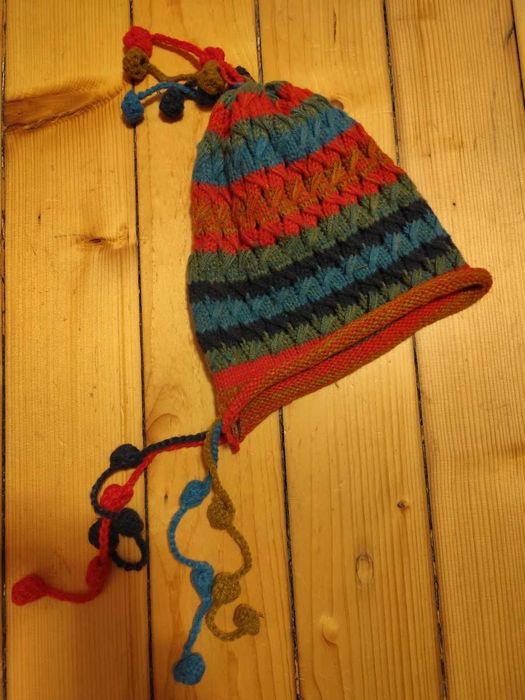 Дамска плетена зимна шапка