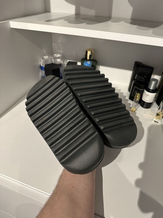Yeezy slides Originali 43 noi