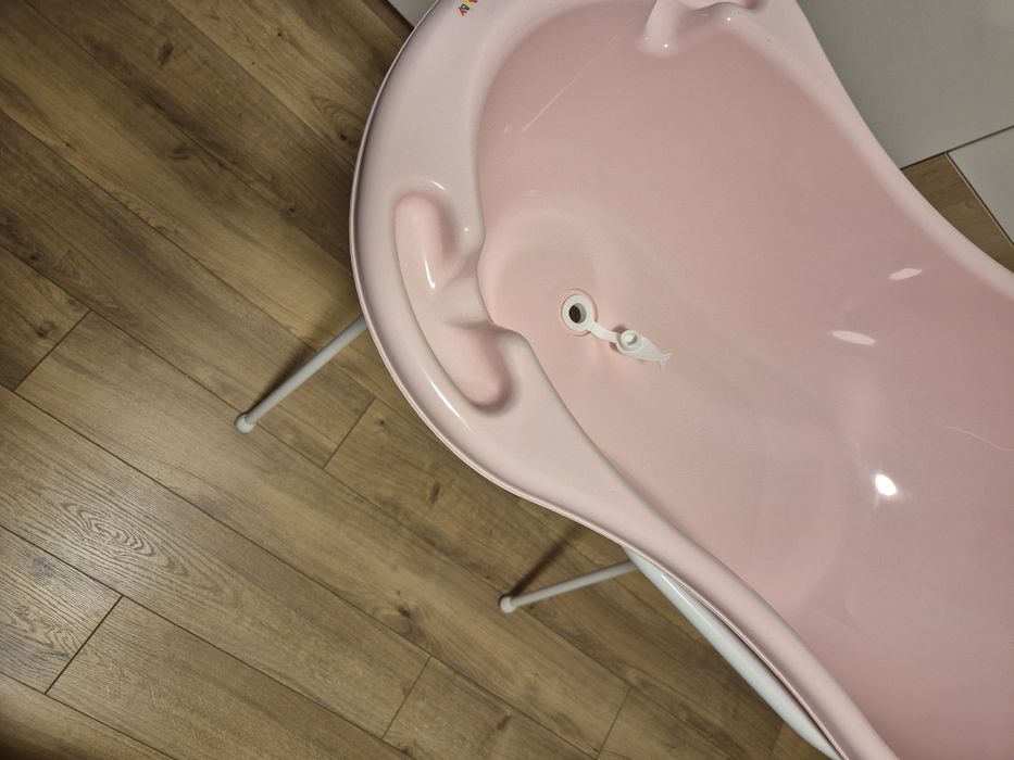 Вана и стойка за бебе