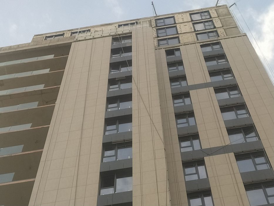 Fasad Suxoy montaj ishi bor Balkon