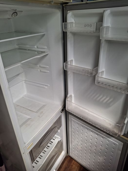 Холодиник нормальный  состояние  20000