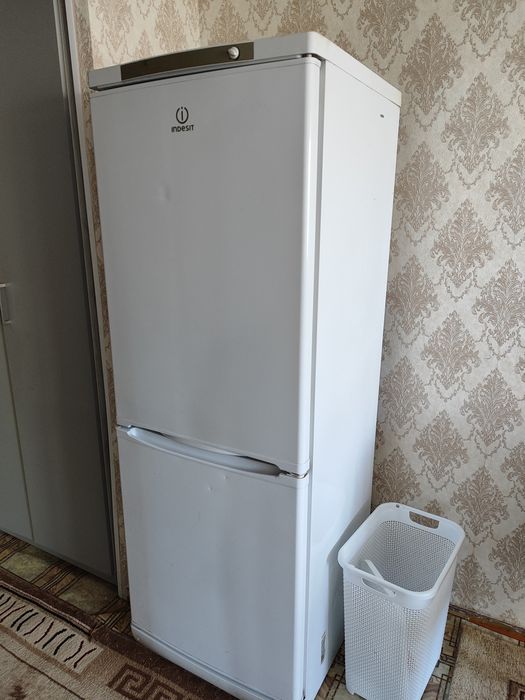 Холодильник Indesit