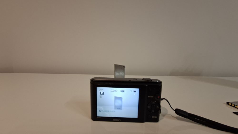 цифров фотоапарат Sony DSC-W810+резервна батерия