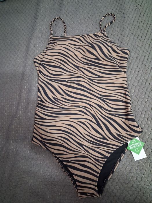 Costum baie 38 , nou