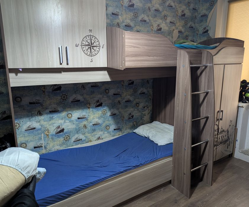 Двухъярусная кровать