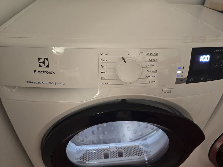 Uscator de rufe ELECTROLUX EW7H458B, Pompa de caldura, 8 kg, 12 progra