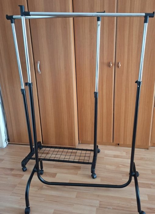 Stendere haine. Metalice si in stare foarte buna. Disponibile in Cluj_Napoca