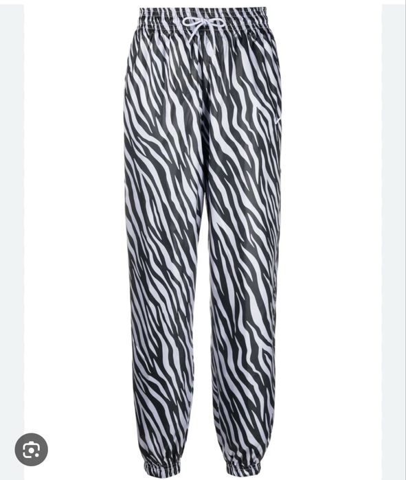 Дамско долнище Nike животински принт шушлек черен с ластик