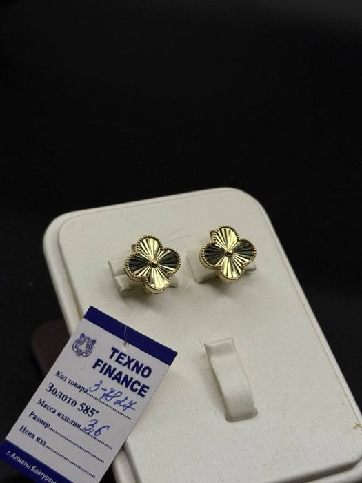 Золото 585  Серьги Масса: 3,6