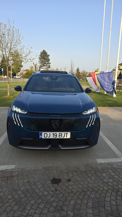 Peugeot 5008 2025 FULL / 7 locuri / Panoramic / 360 / Lane Assist / 18.500 km