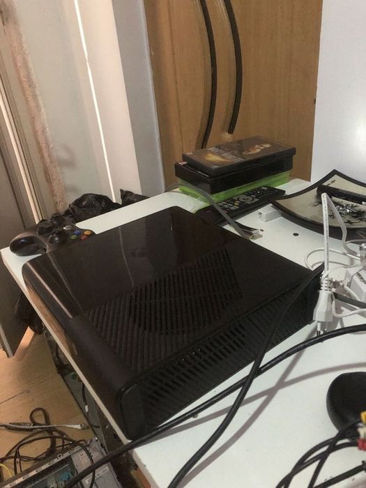 Vând Xbox 360 urgent