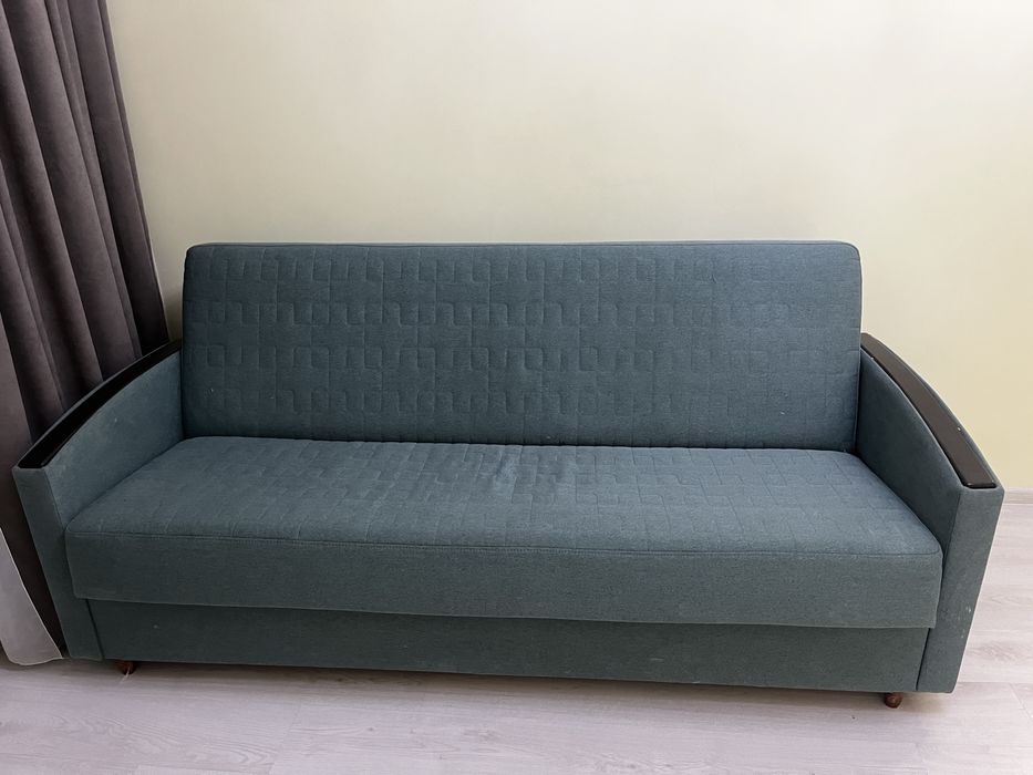 Диван срочно продам