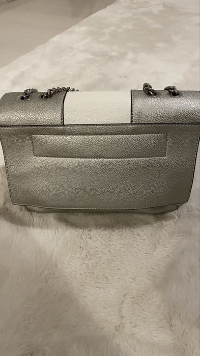 Geanta de umar, Guess