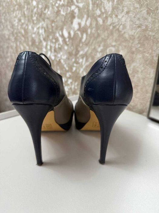 Продаются Ботинки на каблуке ASOS