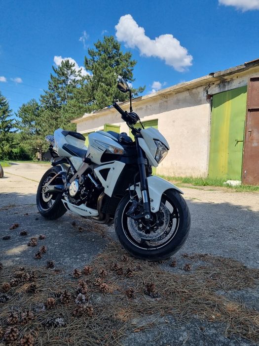 Suzuki GSX B-King 1300 – 2011 – 42.000 km – 7.000 €