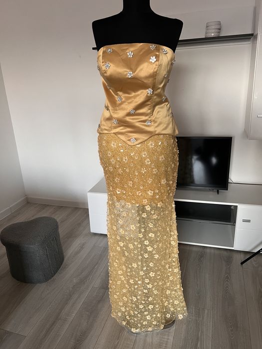Rochie corset fusta aurii paiete