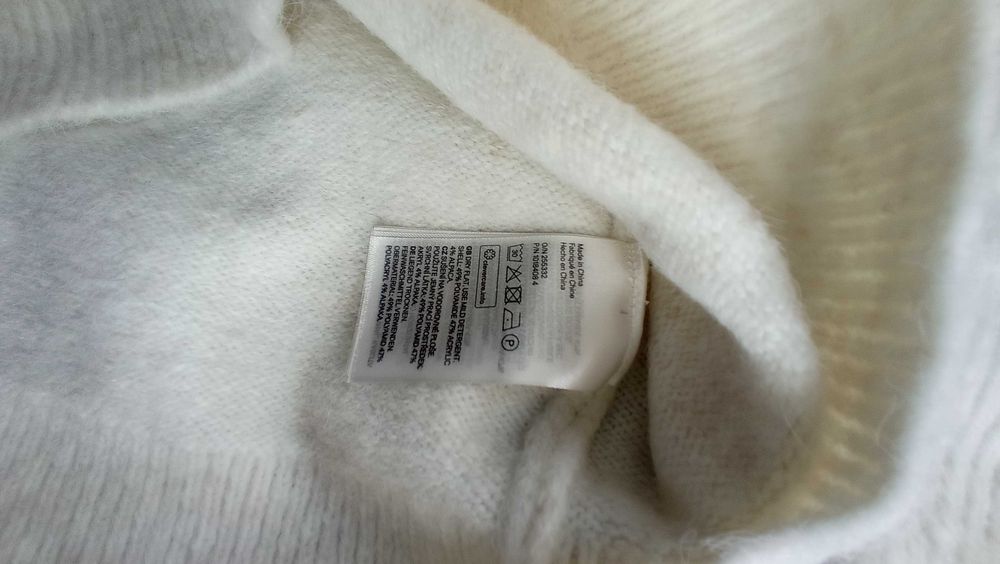 Нов мек пуловер на HM, S р-р, бял унисекс