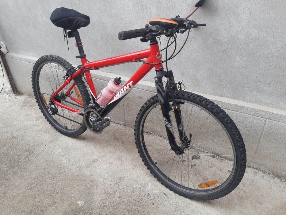 Vând bicicleta Giant
