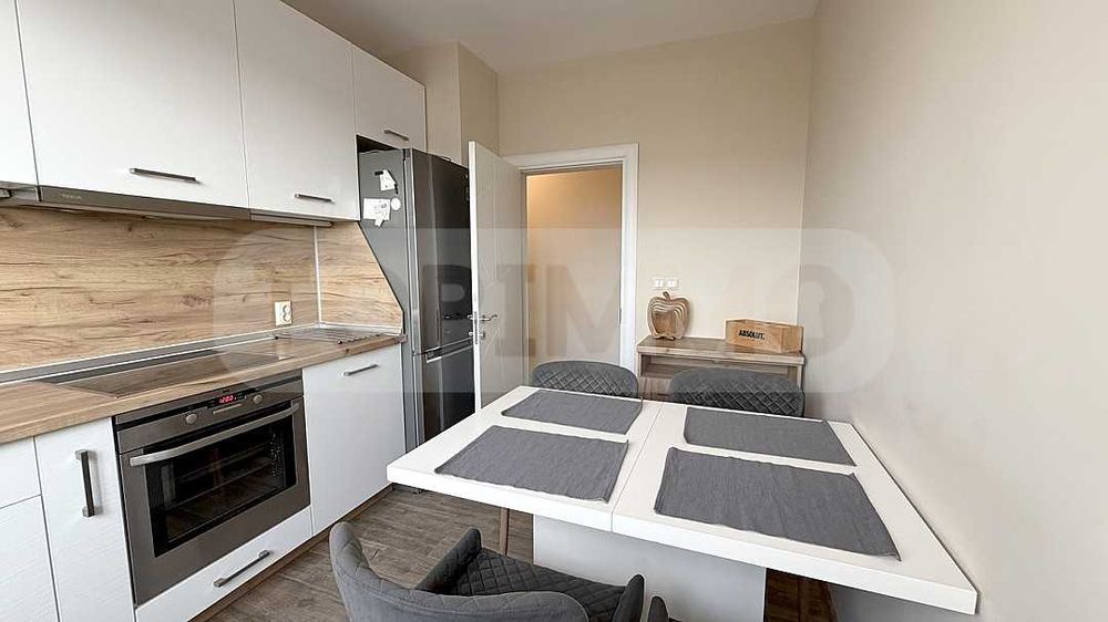 Апартамент с три стаи под наем в квартал Чайка