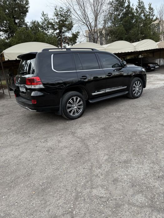 Tayota Land Cruiser 200 V8 4.7