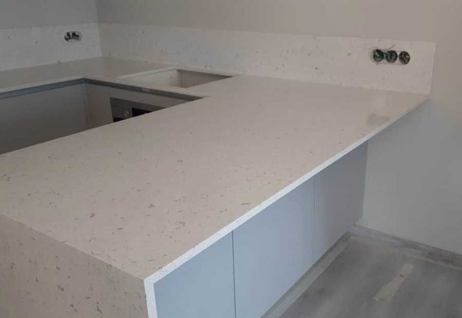 Столешница из кварцевого агломерата, акрилового искусственного камня