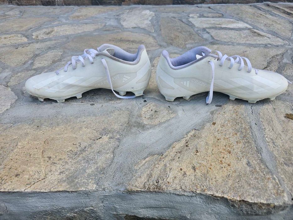 Футболни обувки adidas