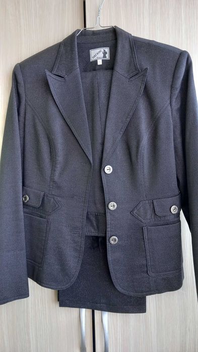 Дамски костюм размер 44