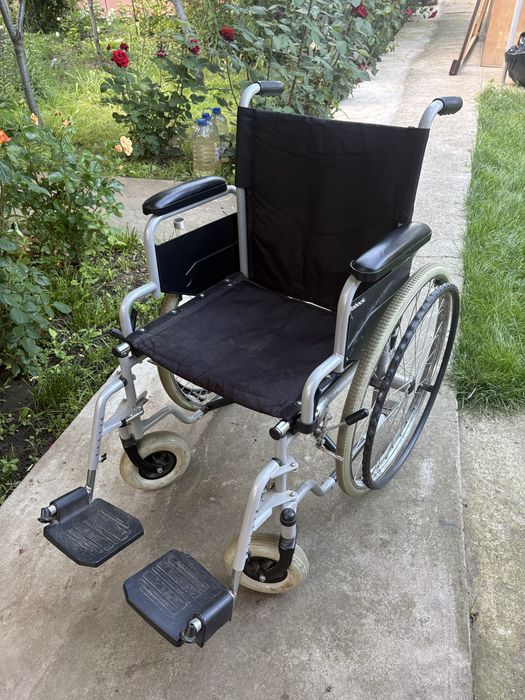 Scaun cu rotile persoane dizabilitati