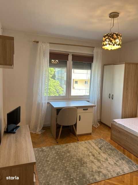 Apartament 2 camere decomandat, zona Cornișa