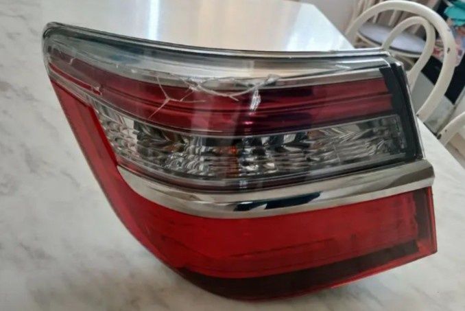 Фонарь задний камри 55 европеец