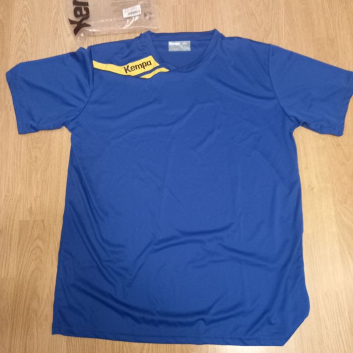 Tricouri Kempa noi, cu eticheta, mărime L / XXL